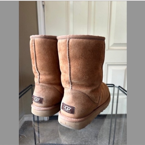 UGG Classic Short II Pull-On Suede Boots in Chestnut EUC/sz 9 - Picture 6 of 12